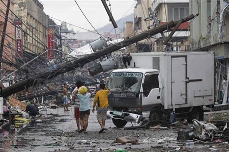 Около 10 тысяч человек погибли в результате супертайфуна "Хайян"